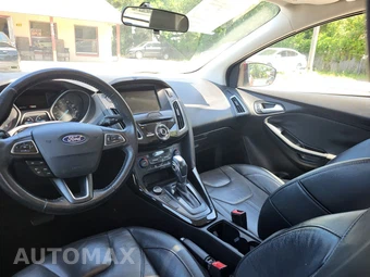 2017 Ford Focus Titanium Hatchback – miniatura 29