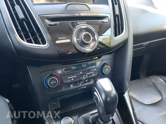 2017 Ford Focus Titanium Hatchback – miniatura 34