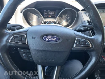 2017 Ford Focus Titanium Hatchback – miniatura 37