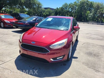 2017 Ford Focus Titanium Hatchback – miniatura 4