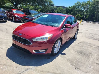 2017 Ford Focus Titanium Hatchback – miniatura 5