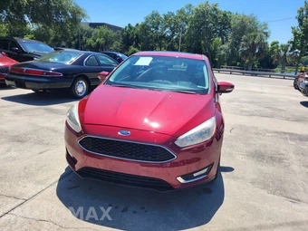2017 Ford Focus Titanium Hatchback – miniatura 6