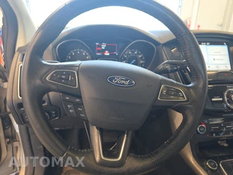 2017 Ford Focus Titanium Sedan – miniatura 10