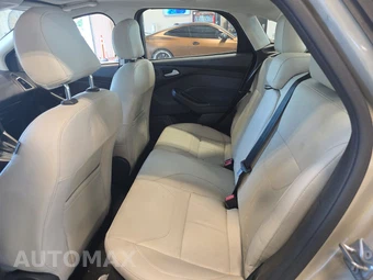 2017 Ford Focus Titanium Sedan – miniatura 13