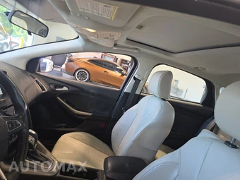 2017 Ford Focus Titanium Sedan – miniatura 17