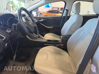 2017 Ford Focus Titanium Sedan – miniatura 7
