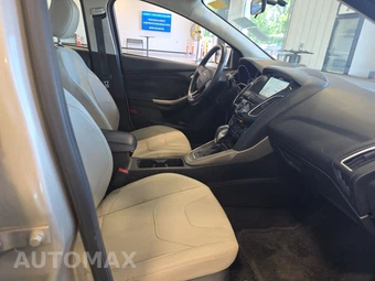 2017 Ford Focus Titanium Sedan – miniatura 8