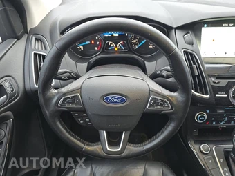 2017 Ford Focus Titanium Sedan - miniatura 10