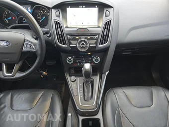 2017 Ford Focus Titanium Sedan - miniatura 11