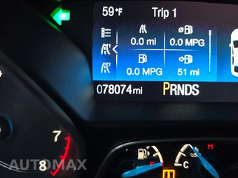 2017 Ford Focus Titanium Sedan - miniatura 12