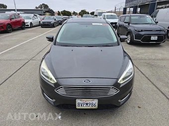 2017 Ford Focus Titanium Sedan - miniatura 2