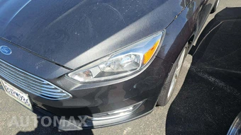 2017 Ford Focus Titanium Sedan - miniatura 24