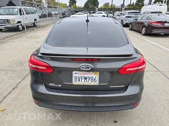 2017 Ford Focus Titanium Sedan - miniatura 5