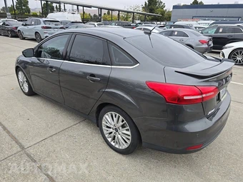 2017 Ford Focus Titanium Sedan - miniatura 6