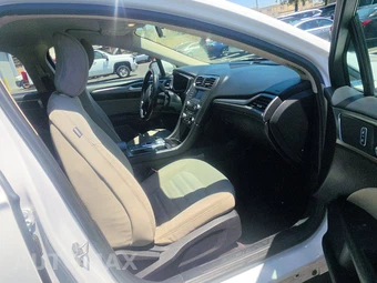 2017 Ford Fusion Hybrid S – miniatura 8