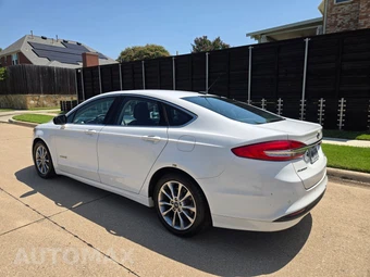 2017 Ford Fusion Hybrid SE - miniatura 4