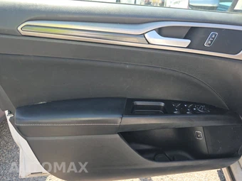 2017 Ford Fusion Hybrid SE – miniatura 9
