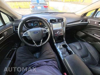 2017 Ford Fusion Hybrid Titanium - miniatura 10