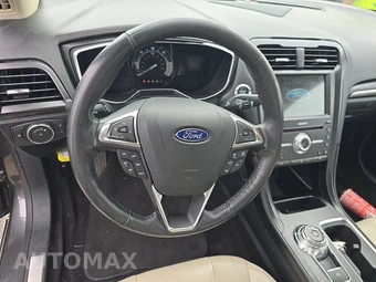 2017 Ford Fusion Hybrid Titanium - miniatura 10
