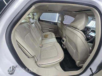 2017 Ford Fusion Platinum - miniatura 16