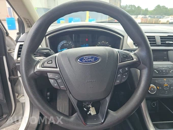 2017 Ford Fusion S – miniatura 10