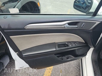 2017 Ford Fusion S – miniatura 9