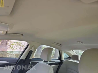 2017 Ford Fusion S – miniatura 11