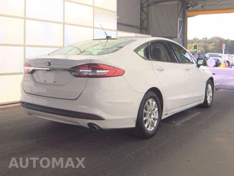 2017 Ford Fusion S – miniatura 4