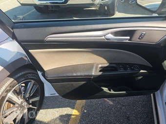 2017 Ford Fusion S – miniatura 9