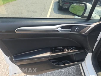2017 Ford Fusion S – miniatura 9