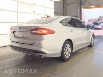 2017 Ford Fusion S – miniatura 4