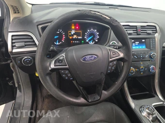 2017 Ford Fusion SE – miniatura 10