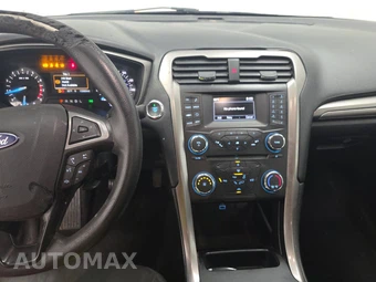 2017 Ford Fusion SE – miniatura 11