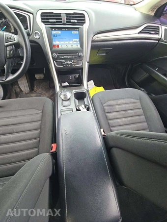 2017 Ford Fusion SE – miniatura 10