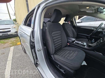 2017 Ford Fusion SE – miniatura 18