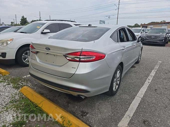 2017 Ford Fusion SE – miniatura 3