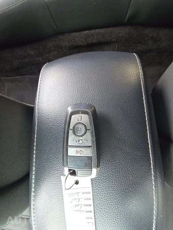 2017 Ford Fusion SE – miniatura 8
