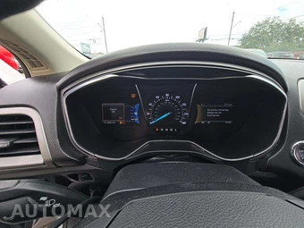 2017 Ford Fusion SE – miniatura 9