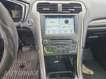 2017 Ford Fusion SE – miniatura 11