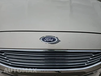 2017 Ford Fusion SE – miniatura 15