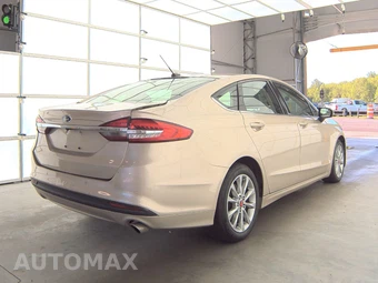 2017 Ford Fusion SE – miniatura 4