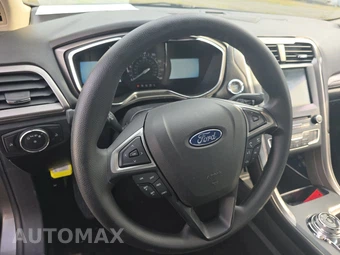 2017 Ford Fusion SE - miniatura 10