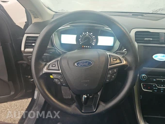 2017 Ford Fusion SE – miniatura 10