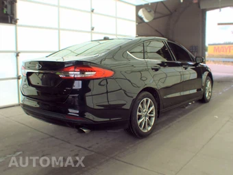 2017 Ford Fusion SE – miniatura 4