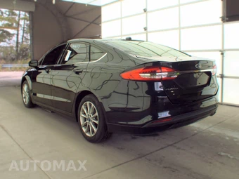 2017 Ford Fusion SE – miniatura 6