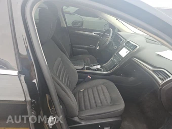 2017 Ford Fusion SE – miniatura 8