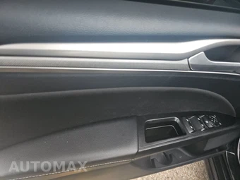 2017 Ford Fusion SE – miniatura 9