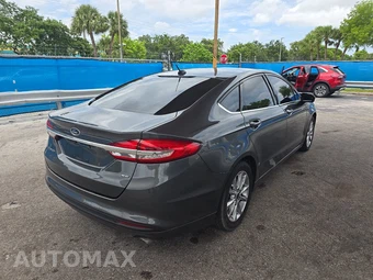 2017 Ford Fusion SE - miniatura 4