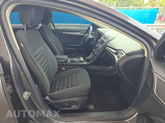 2017 Ford Fusion SE - miniatura 8
