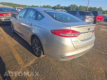 2017 Ford Fusion SE – miniatura 6